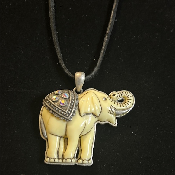 Elephant Pendant Necklace - Gold and Silver - Picture 13 of 13